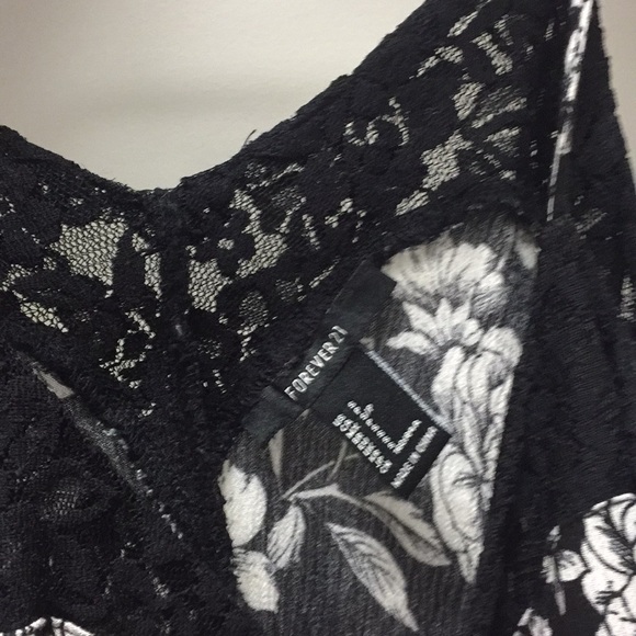 Loose black floral dress with lace detailing - Picture 4 of 4